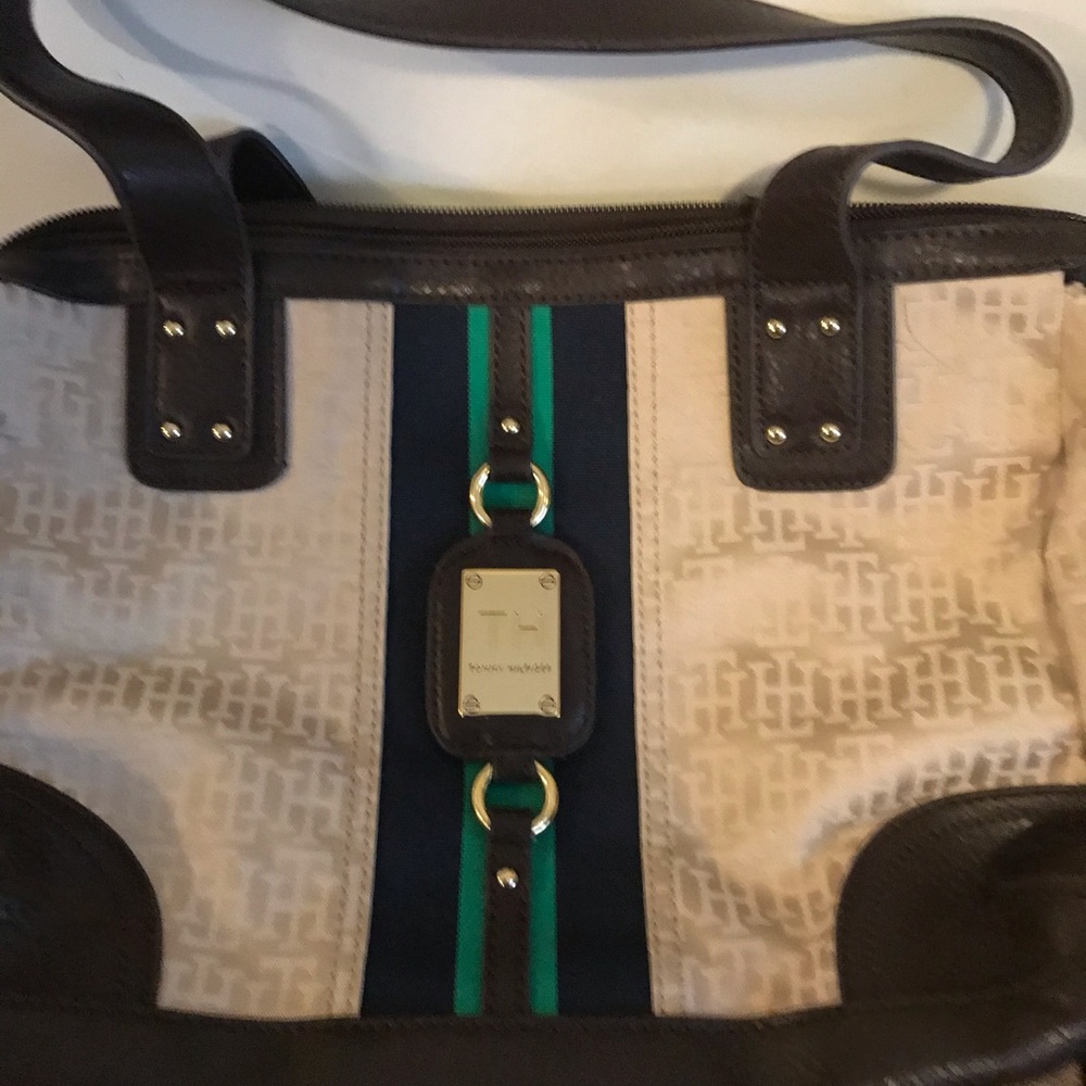 Tommy Hilfiger had bag